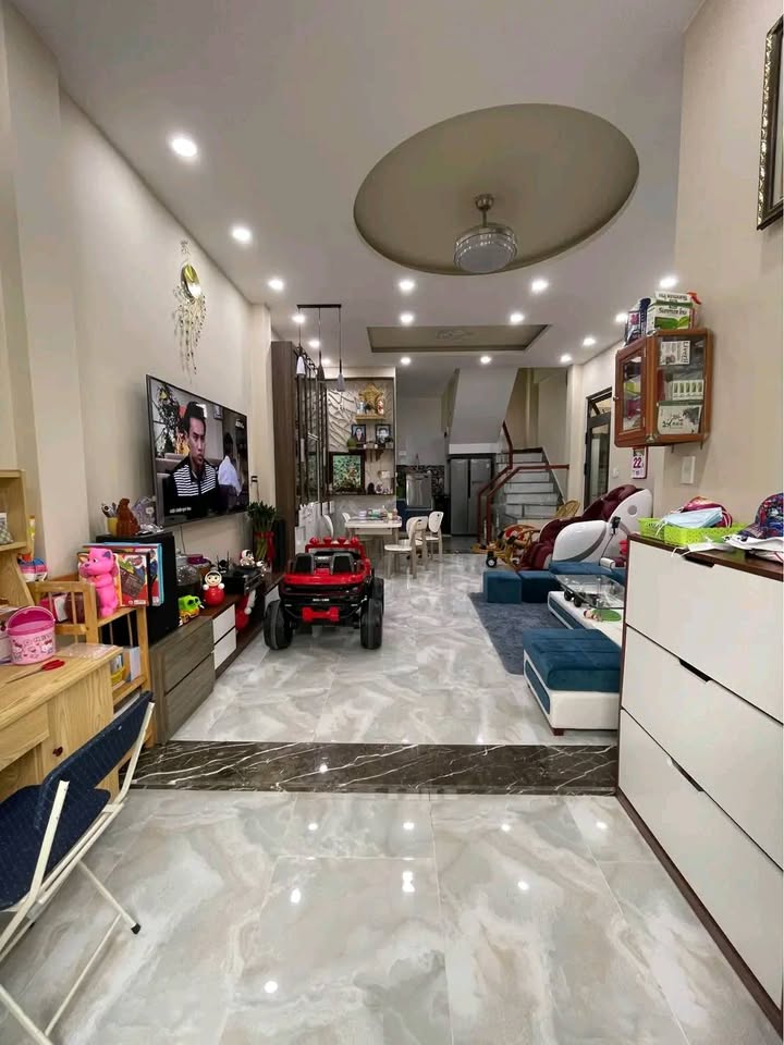 Bán Nhà Phố - Đã Hoàn Công Nguyễn Công Trứ, P8, Đà Lạt gần Đại Học Đà Lạt 10,9 tỷ - Ảnh chính